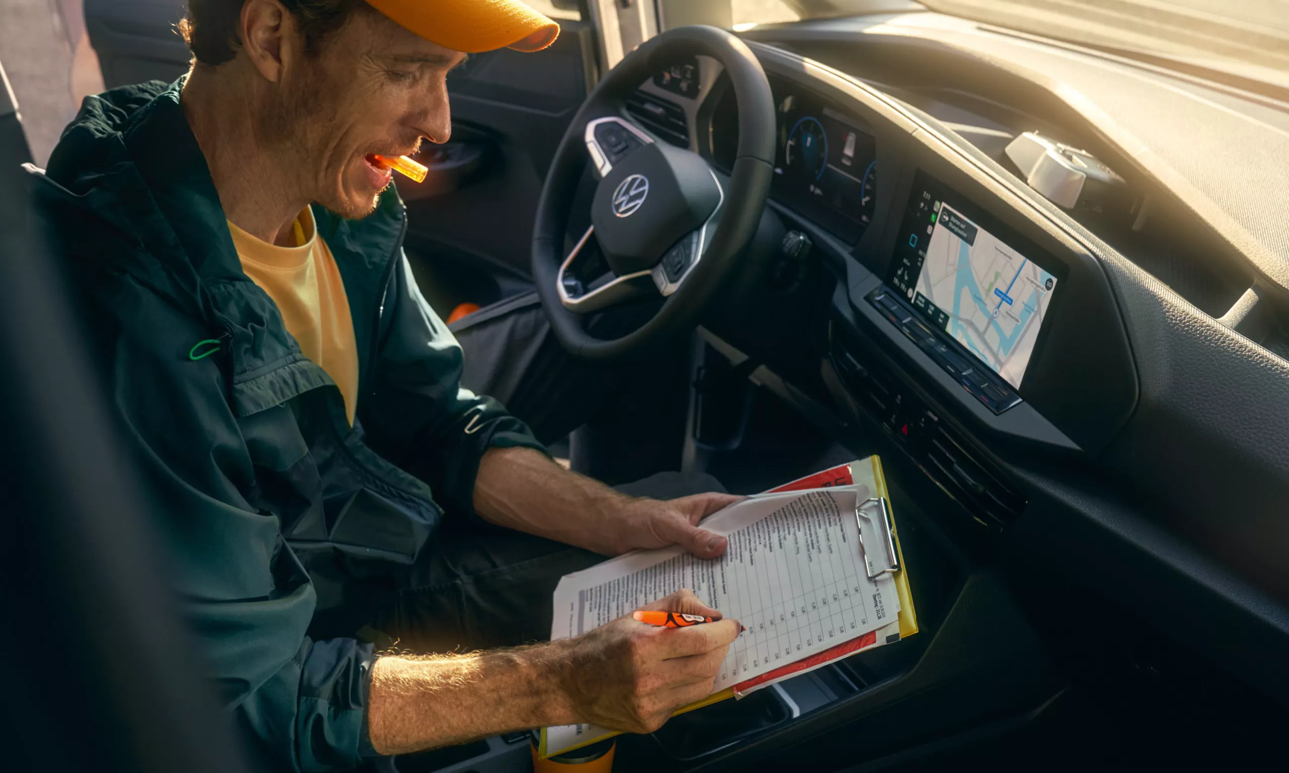 cdc0884-vw-caddy-cargo-drivers-workplace-4